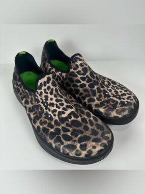 OOFOS OOmg eeZee Low Leopard Print Slip On Recovery Shoes Women Size 9.5 Comfort